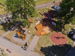 playground lars laj