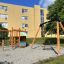 Single Swing (BNS 90cm) na hřišti poblíž bytových domů