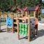Alpha playhouse with slide ve venkovním prostředí hřiště