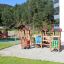 Alpha playhouse with slide v prostředí hřiště