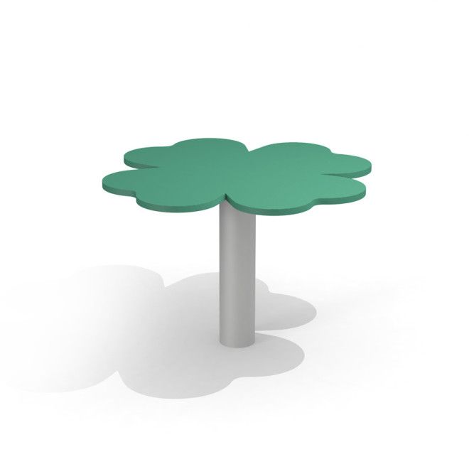 Clover Table herní prvek na hřišti se zelenou horní částí ve tvaru jetele a jedním šedým podpůrným sloupkem.