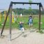 Double Safety Seat double swing se dvěma dětmi hrajícími si v parku