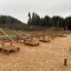 Venkovní cvičební park s několika dřevěnými workout stanovišti - Platform 90.