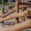 Dřevěná herní konstrukce na pískovém hřišti určená pro děti od Kalahari wooden playhouse.
