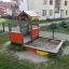 Villa sandbox with a playhouse v rezidenční oblasti.