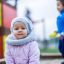 Villa sandbox with a playhouse v provozu, děti si hrají a objevují