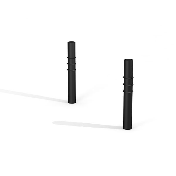 Slackline High - dva pevné černé sloupky.