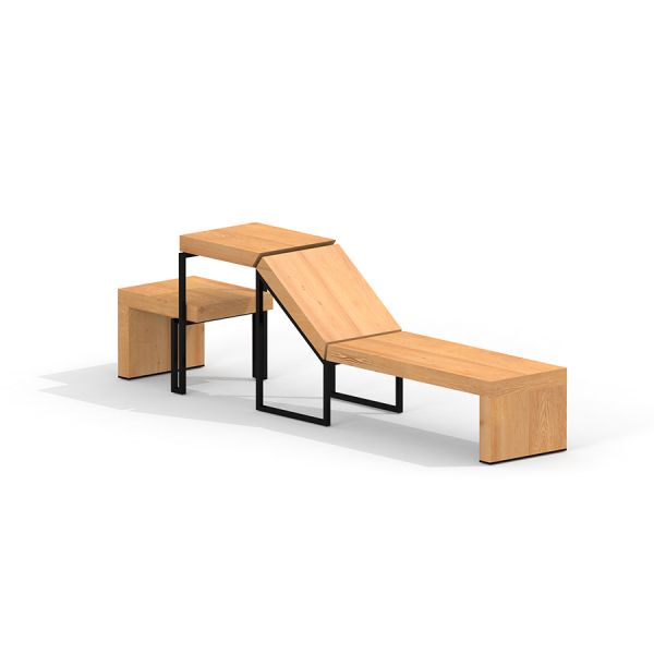 Dřevěná lavička Thor deckchair with Stool s černým kovovým rámem.
