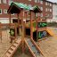 Jungle House playhouse with slide na hřišti.