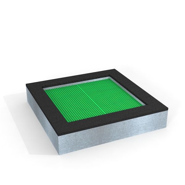 Square trampoline (150 cm) se zelenou podložkou a černým okrajem.