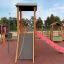 Epsilon inclusive playground se skluzavkou a lezeckými prvky pro děti.