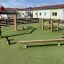Venkovní Obstacle course pro děti na hřišti s umělým trávníkem