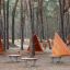 Herní zařízení Tipi Nature wooden house v lesním prostředí se třemi dřevěnými trojúhelníkovými domečky