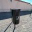 City Bin w/ Covered Lid venku za slunečného dne
