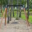Bird Nest Single Swing (BNS 120 cm) instalované v lesnatém hřišti.
