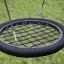 Bird Nest Single Swing Nature (BNS 120 cm) na trávě.