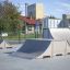 Spine- Ramp ve skateparku s dalšími rampami kolem.