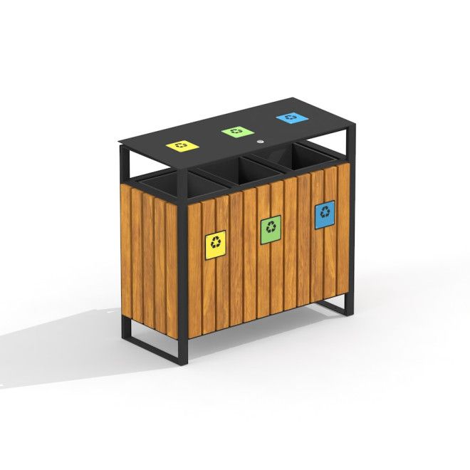 Wooden recycling bin se třemi oddělenými přihrádkami pro třídění odpadu