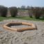 Sandbox with bark v parkové oblasti