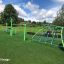 Mini Climber steel structure na hřišti za slunečného dne