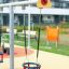 Baby Double Swing s bezpečnostními sedadly na hřišti.