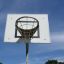 Basket venkovní basketbalový koš se sítí za slunečného dne