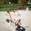 Seesaw na pískovém hřišti.