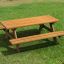 Larchwood Table & Bench na zelené trávě