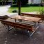 Venkovní Table & Bench umístěný v parku.