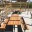 Venkovní dřevěná sada Table & Bench s krytem.