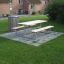 Venkovní sada Table & Bench v parku.