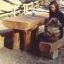 Table & Bench Nature. Dřevěná venkovní sedací souprava se stolem a lavicemi v přírodním prostředí.