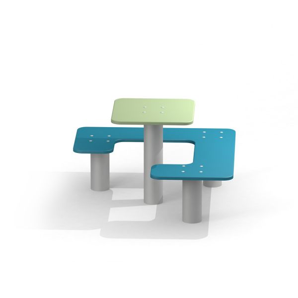 Square bench and table se zelenou deskou a modrými lavicemi.