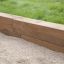 Oak Beam Section (running meter) použitý jako zahradní obruba.