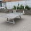 Concrete table tennis, free-standing stůl ve venkovním městském prostředí.