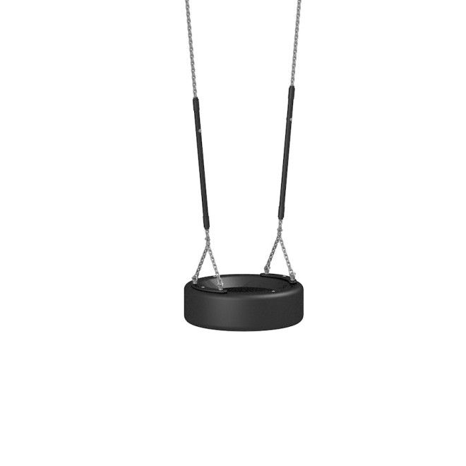 Černá Tire seat visící na dvou řetězech.