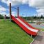Červená skluzavka na travnatém hřišti, Hill Slide SL90.