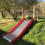 Široká venkovní skluzavka Hill Slide Wide SLW120 v zeleném parku.