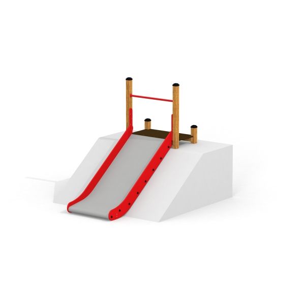 Skluzavka na hřišti, Hill Slide Wide SLW120, s červenými boky a dřevěnou oporou.
