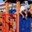 Dítě si hraje na Smart playhouse with slide na hřišti