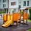 Rubik playhouse with slide na rezidenčním hřišti