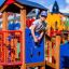 Dítě si hraje na Rubik playhouse with slide na hřišti.