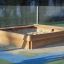 Dřevěný Sandpit pro děti na hřišti.