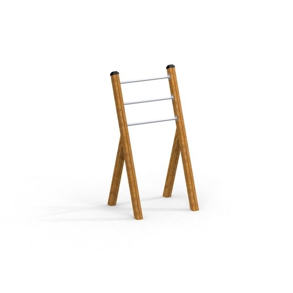 Training rack wooden ladder se třemi kovovými tyčemi.