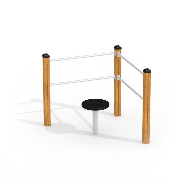 Venkovní fitness vybavení Training Twist & Sit s dřevěnými sloupky a kovovými tyčemi.