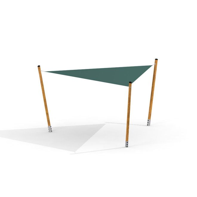 Sun Shade Triangle 5x5x5 Pioneer s dřevěnými tyčemi a zelenou stínící plachtou