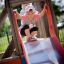 Dítě na Single Swing with Tower single slide.