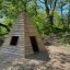 Wigwam wooden house v lesní herní zóně