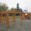 Activity Center wooden playhouse s lezeckými konstrukcemi a skluzavkou na hřišti