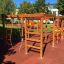 Activity Center wooden playhouse s lezeckými sítěmi a žebříky na dětském hřišti.